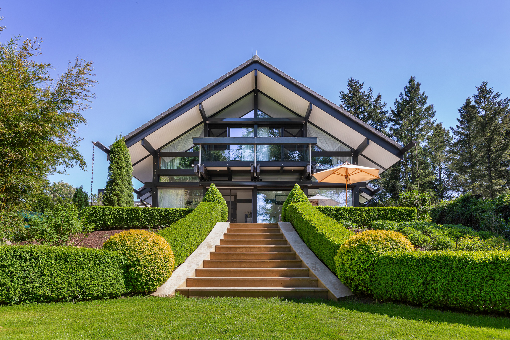 Villa auf Wassergrundstück mit Seeanteil ( Huf Haus ) Rarität !!! + verkauft +