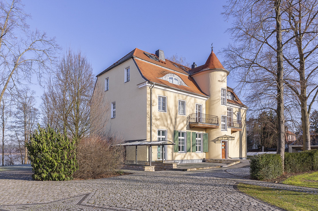 Herrenhaus Hubertushöhe am Storkower See mit eigener Steganlage, Garagenhaus und 2 Baugrundstücken + verkauft +